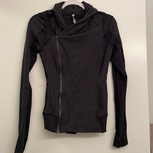 Lululemon Jacket in black and gray